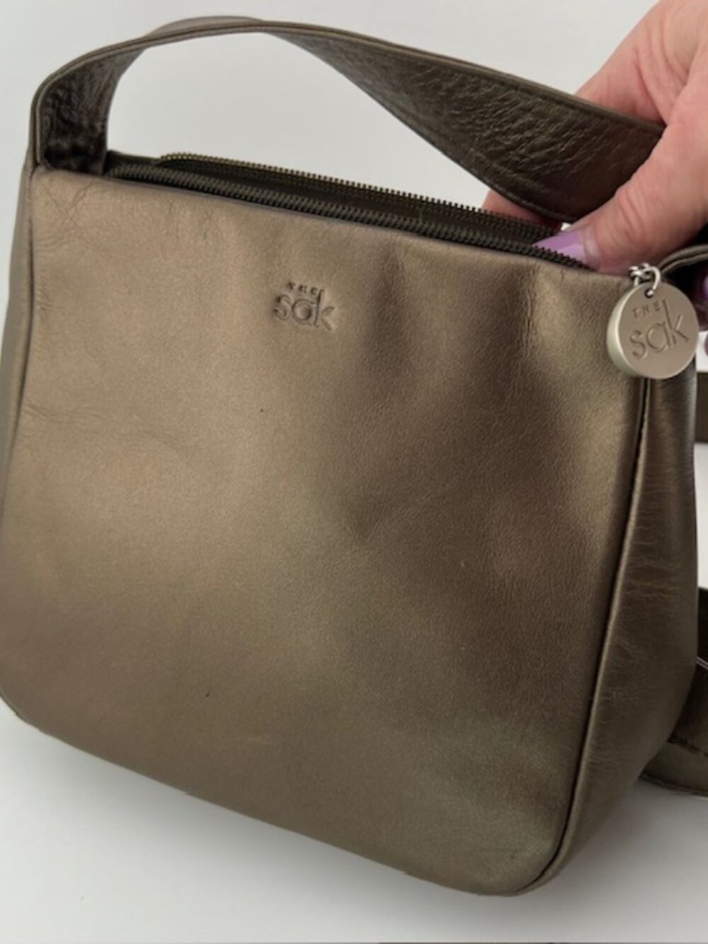 The SAK Crossbody Antiqued Gold Metallic Leather Zip-close Non-adjust Strap - Picture 4 of 8